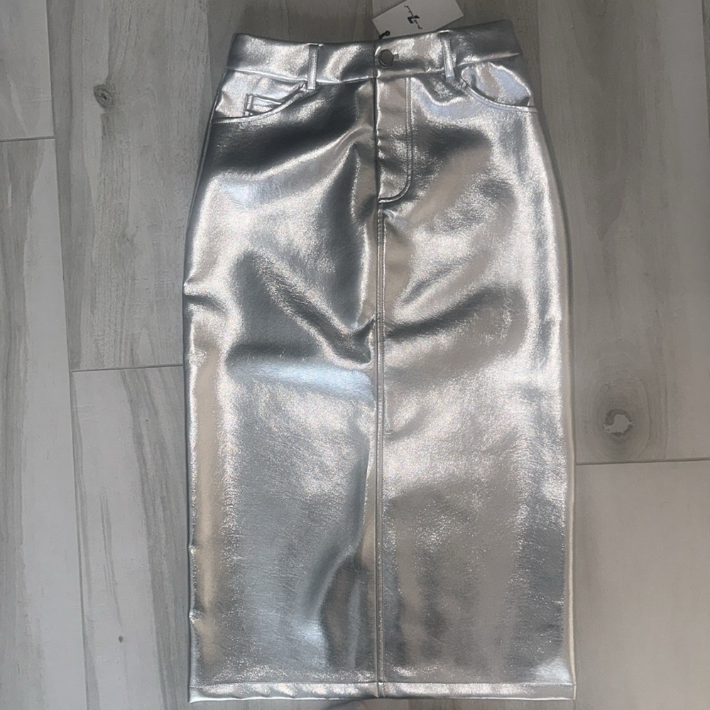 NWT 7 For All Mankind Metallic Silver Faux Leather Midi Skirt -
Size small